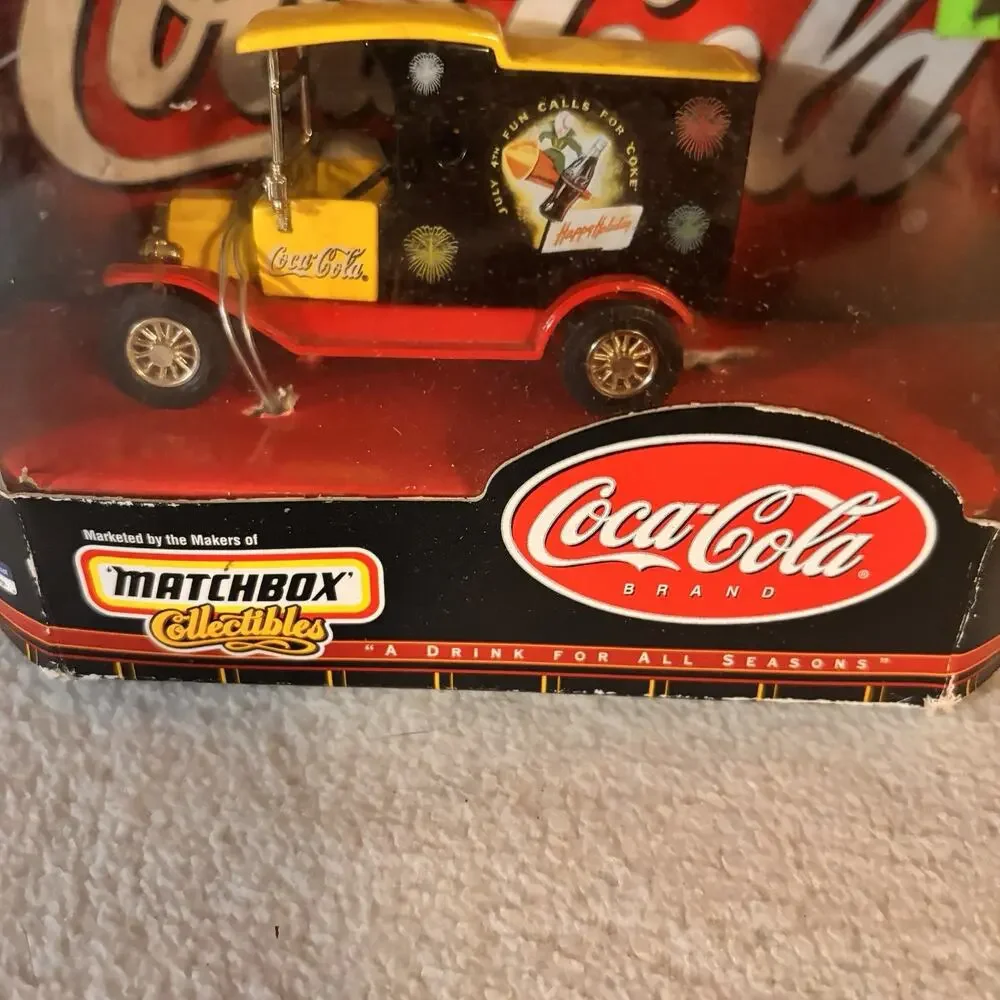 Matchbox Collectibles Coca Cola 1932 Ford Model AA Truck Happy Holidays Boxed